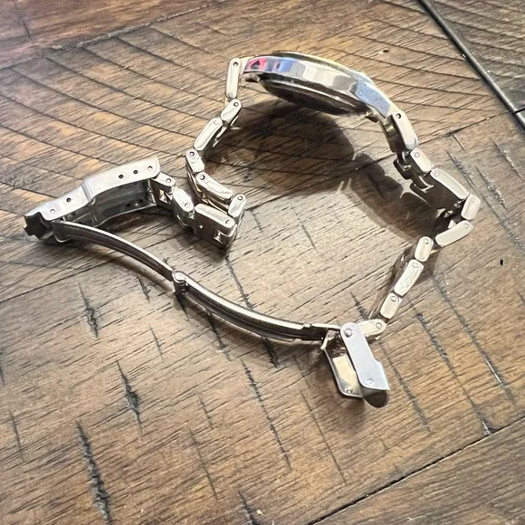 💜💜 Gold and Silver Mickey Mouse Watch - Picture 3 of 7